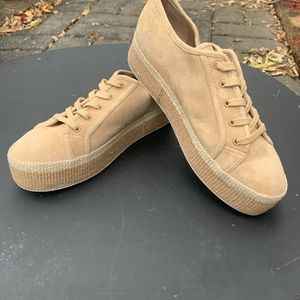 VINCE NWOT Tan suede sneakers with espadrille platform